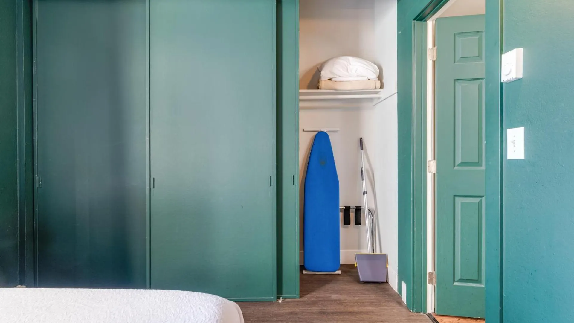Oxford Apartment By At Mine Hospitality Seattle