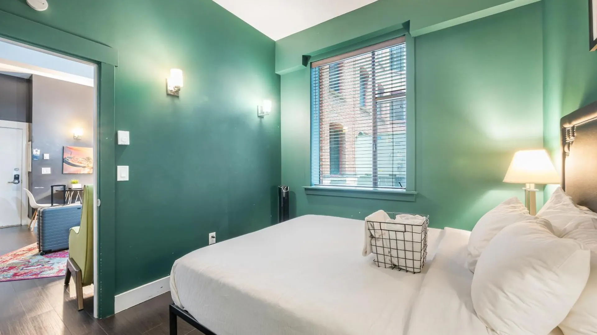 Oxford Apartment By At Mine Hospitality Seattle