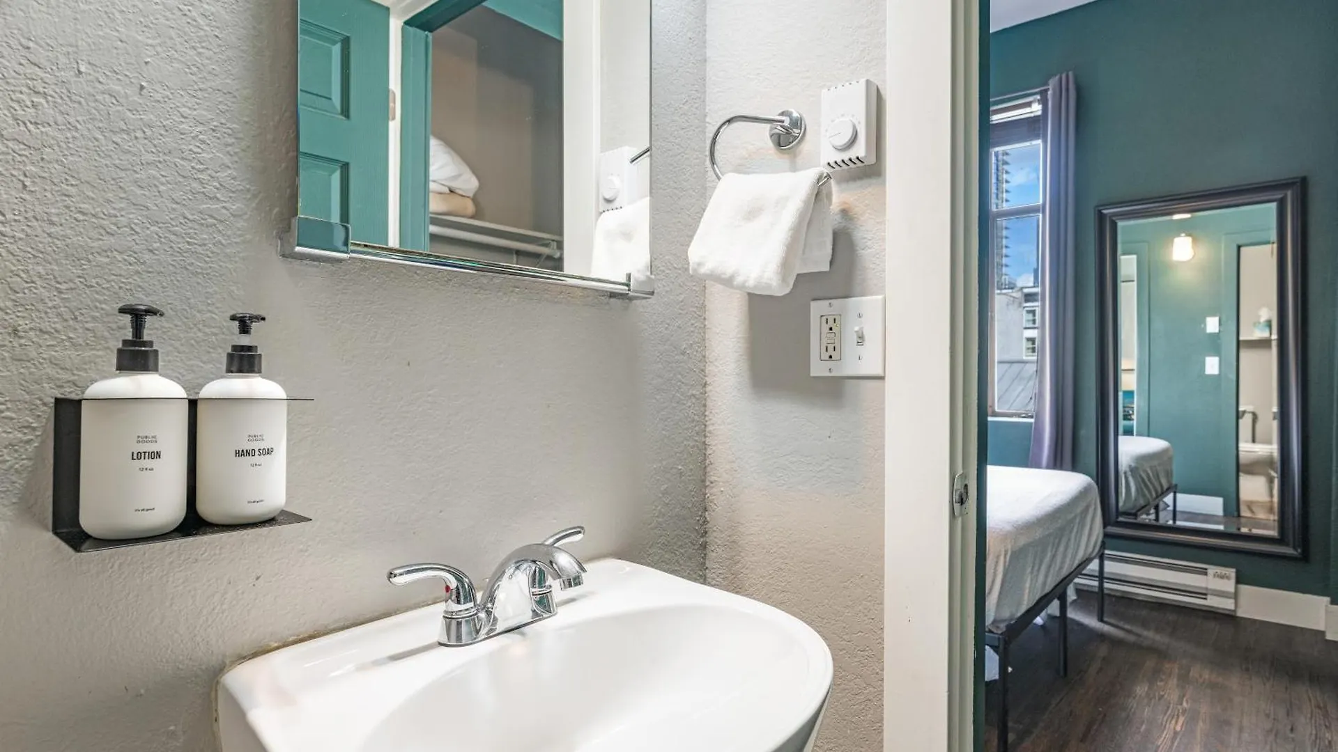 Oxford Apartment By At Mine Hospitality Seattle