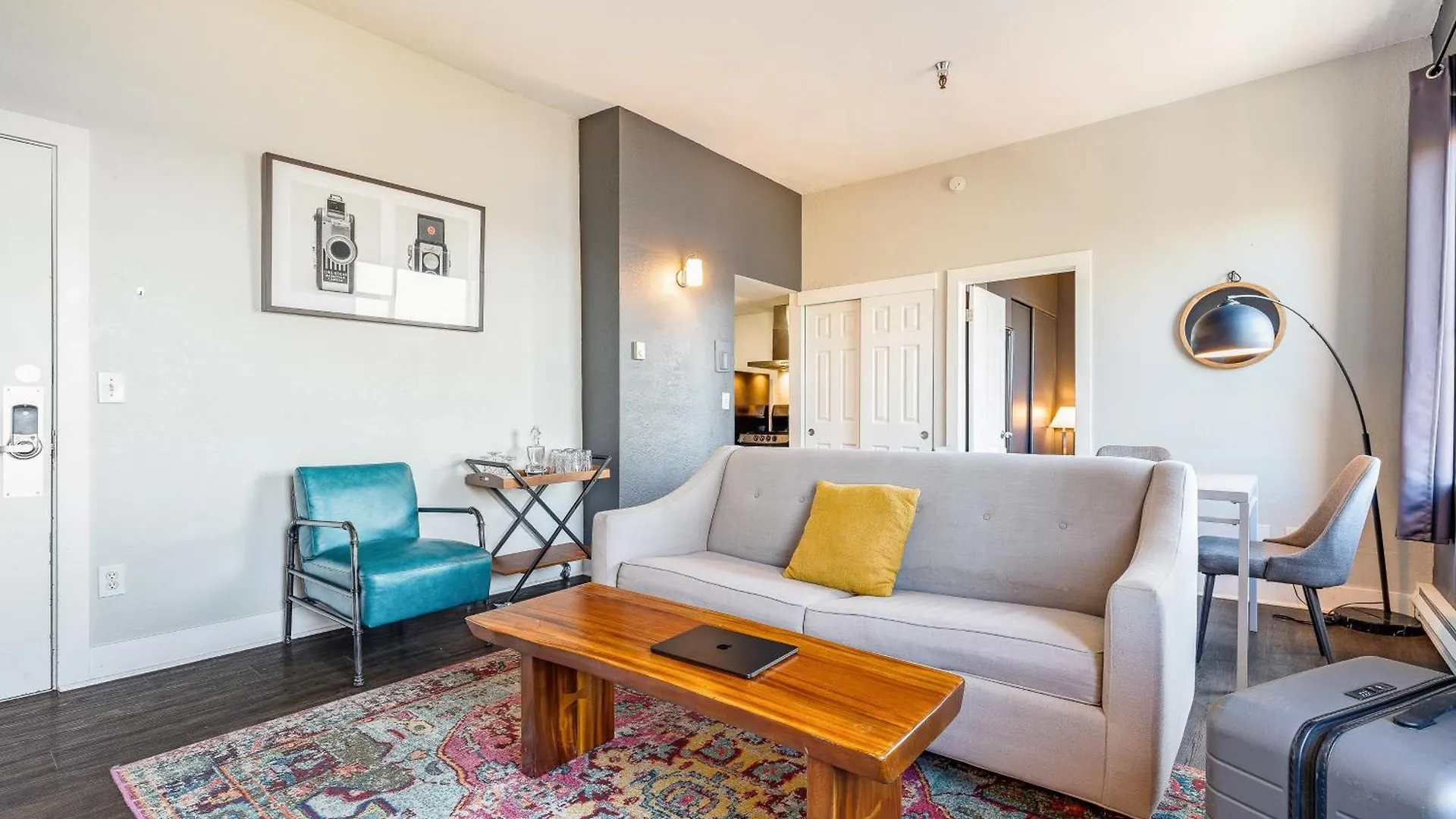 Oxford Apartment By At Mine Hospitality Seattle