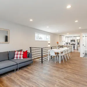  Holiday home Beautifully Remodeled Rambler In South