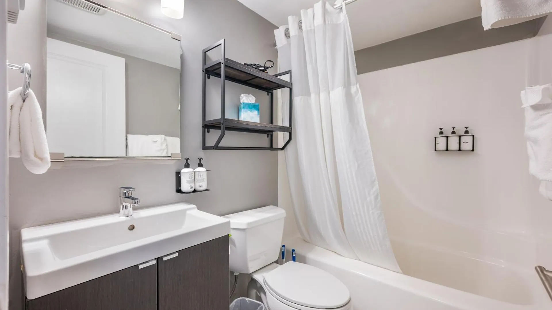 Oxford Apartment By At Mine Hospitality Seattle